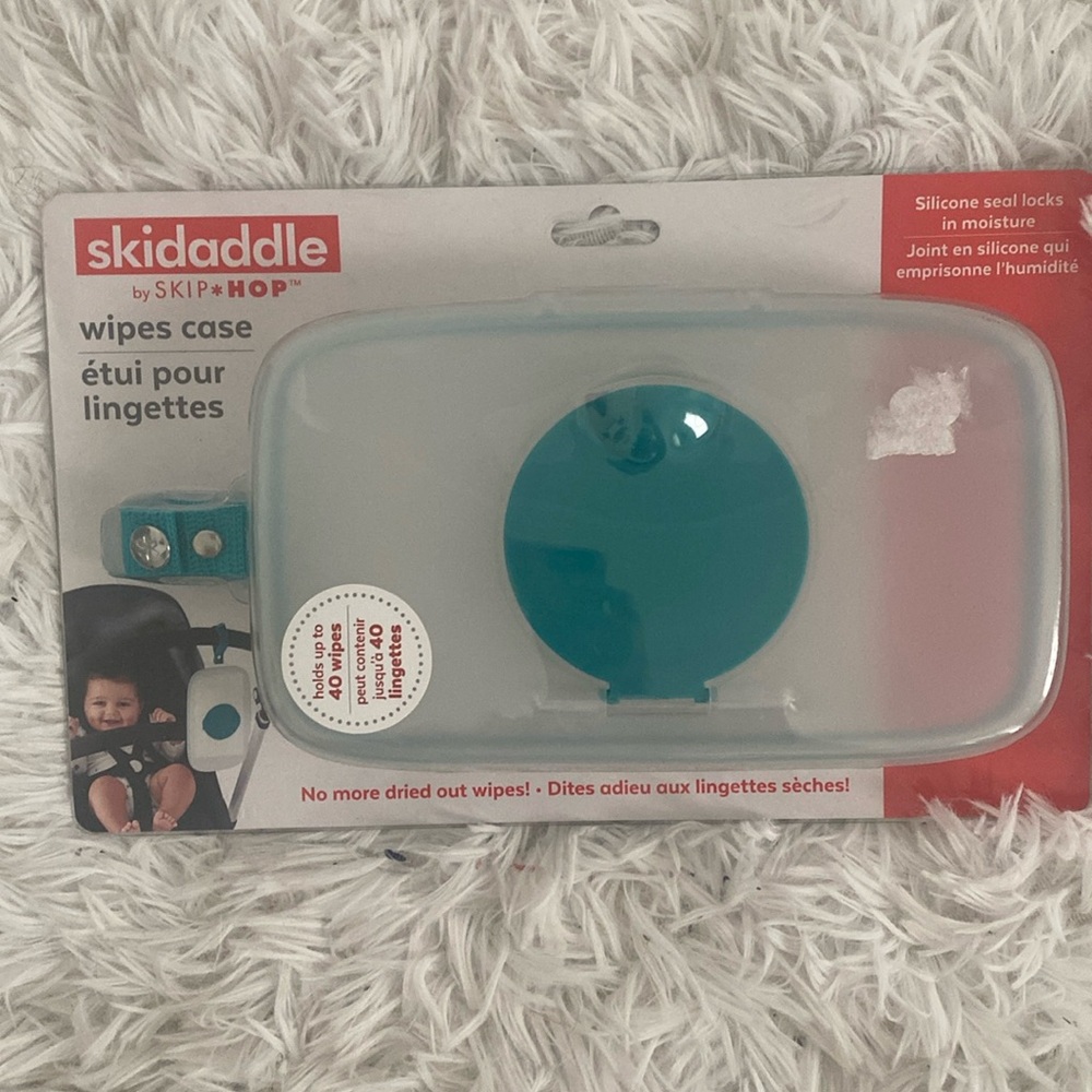 SKIDADDLE Baby Wipes Case Holder Locks in Moisture Attaches to Strolller